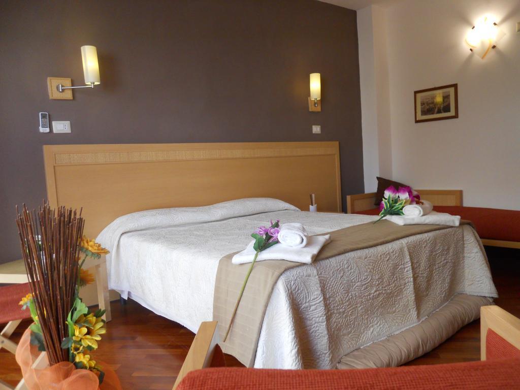 Catania Crossing B&B - Rooms & Comforts ภายนอก รูปภาพ