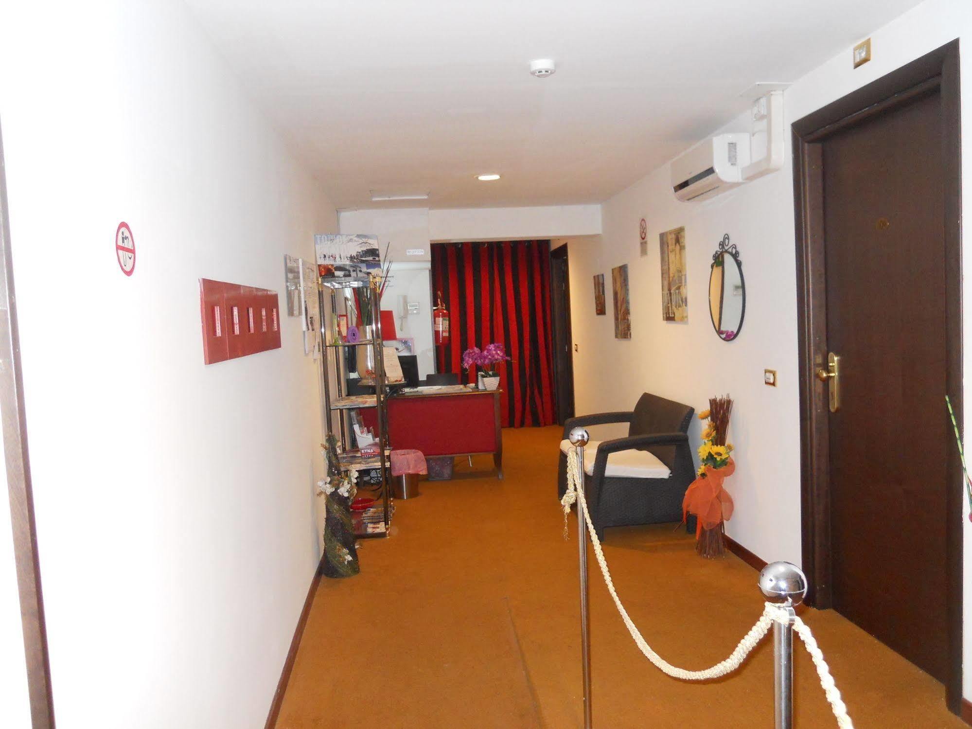 Catania Crossing B&B - Rooms & Comforts ภายนอก รูปภาพ